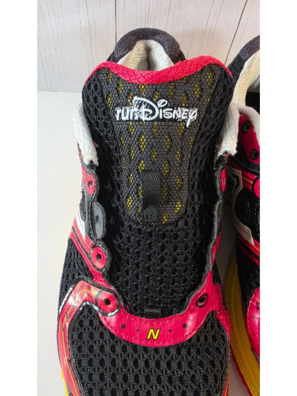 NEW BALANCE 860 V3 RUN DISNEY MICKEY MOUSE BLACK RED YELLOW RUNNING SHOES M 8.5